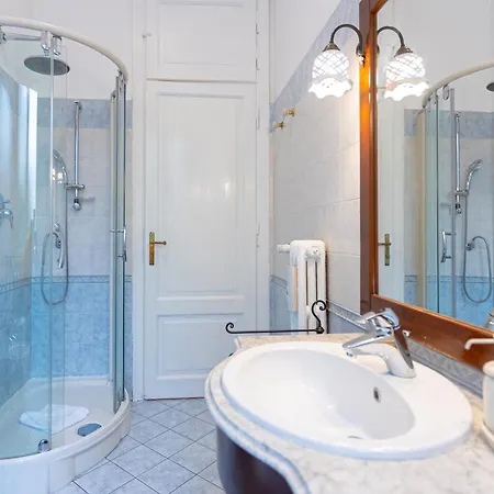 Clodia 5 By In Apartment *